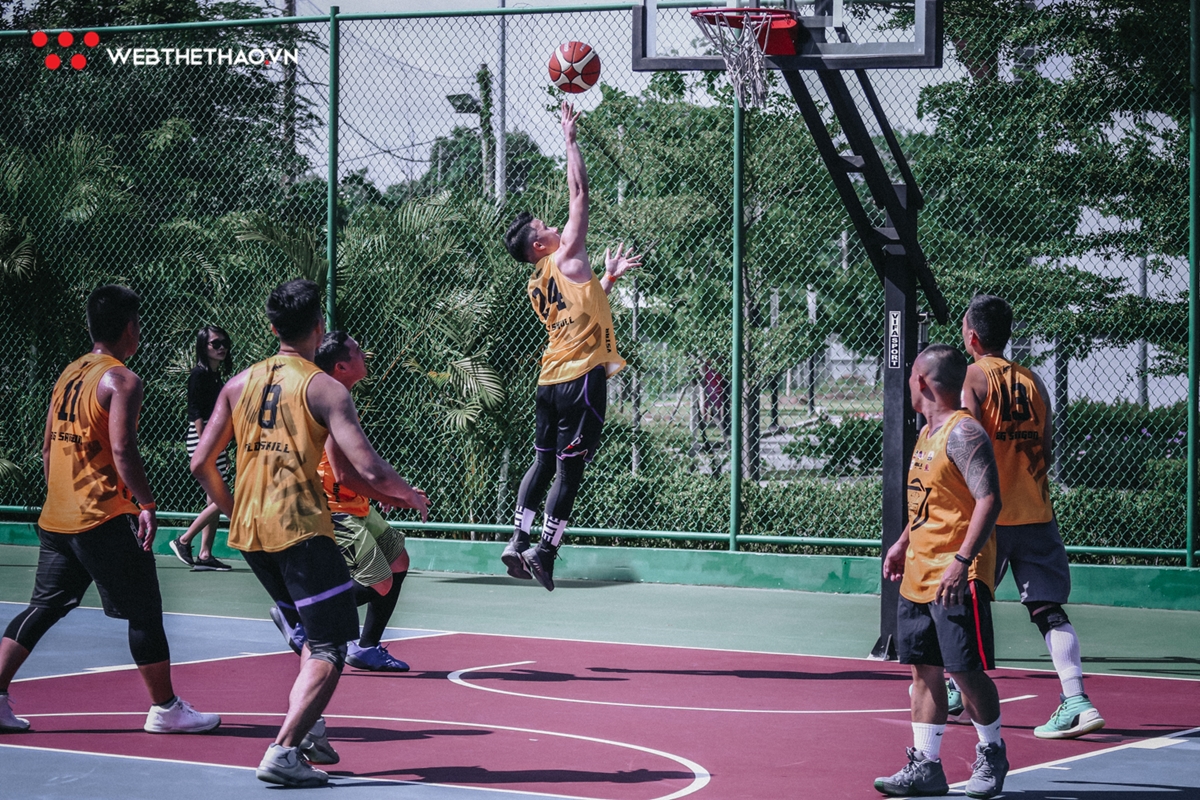 Khai mạc giải Bóng rổ 4x4 Vstar League 2019: Cháy hết mình cùng quả bóng cam bất chấp cái nắng chói chang Khai mạc giải Bóng rổ 4x4 Vstar League 2019: Cháy hết mình cùng quả bóng cam bất chấp cái nắng chói chang